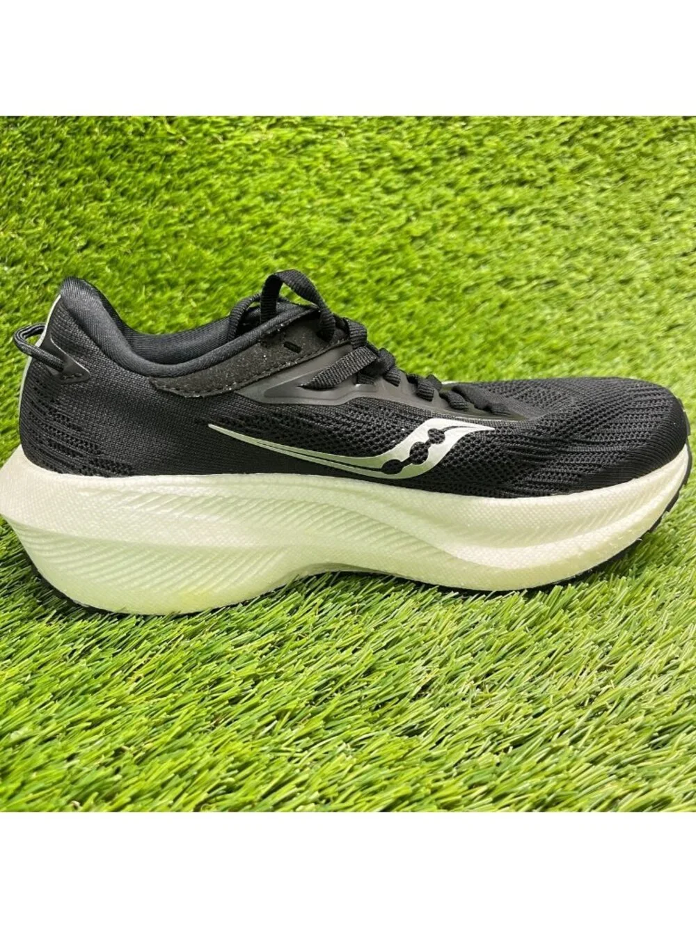 Saucony Triumph 21 Womens Size 6 Black White Athletic Running Shoes Sneakers
